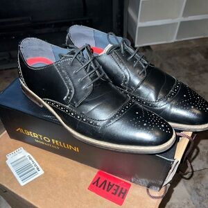 Men’s Oxford dress shoes